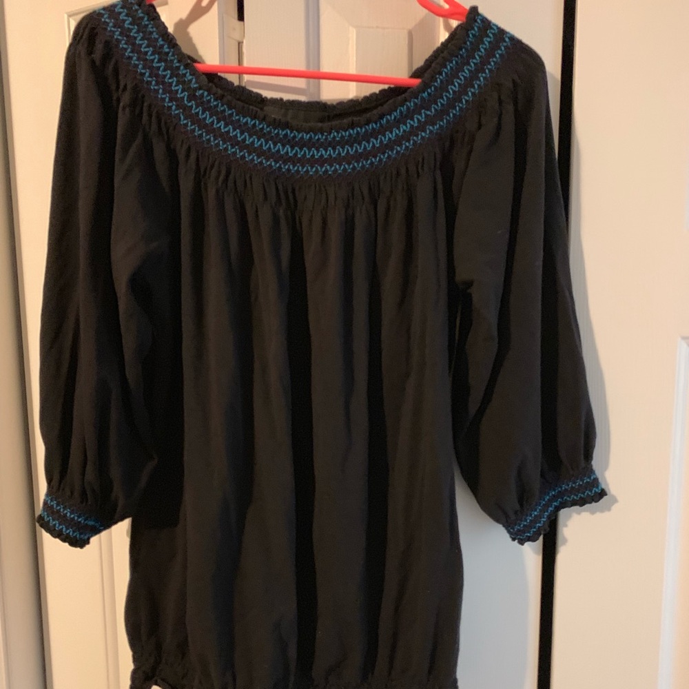 Comfy, looks great on every body black blouse!